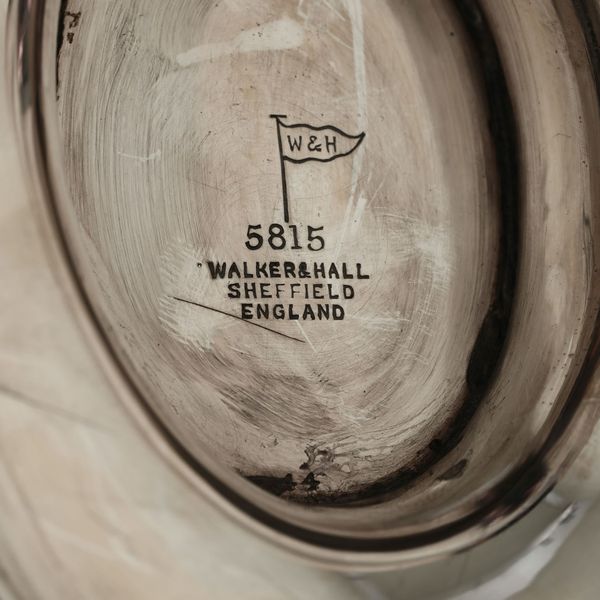 Cestino in argento fuso, sbalzato e cesellato. Inghilterra, bollo della citt di Sheffield per l'anno 1900. Argentiere Walker & Hall  - Asta Argenti | Cambi TIME - Associazione Nazionale - Case d'Asta italiane