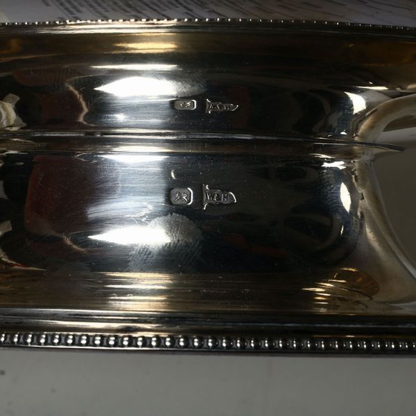 Cestino in argento fuso, sbalzato e cesellato. Inghilterra, bollo della citt di Sheffield per l'anno 1900. Argentiere Walker & Hall  - Asta Argenti | Cambi TIME - Associazione Nazionale - Case d'Asta italiane