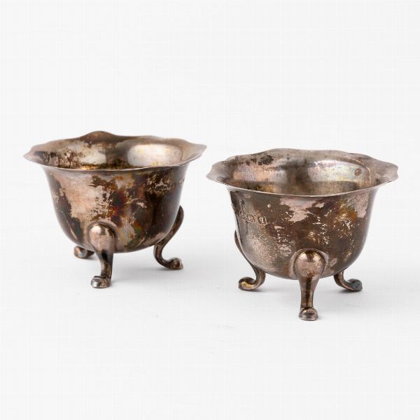 Coppia di saliere. Argento fuso e sagomato. Bollo della citt di Birmingham per l'anno 1915  - Asta Argenti | Cambi TIME - Associazione Nazionale - Case d'Asta italiane