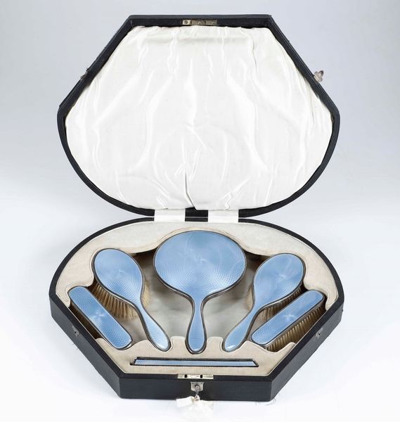 Servizio da toilette in argento e smalto. Bollo della citt di Birmingham per l'anno 1925  - Asta Argenti | Cambi TIME - Associazione Nazionale - Case d'Asta italiane