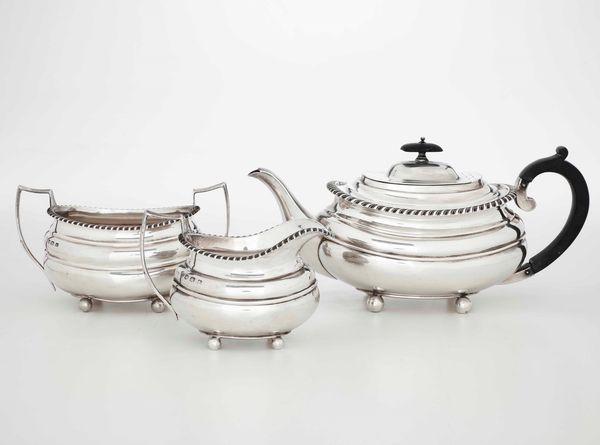 Servizio da t� Argento fuso, finimenti in legno sagomato e ebanizzato. Marchi della citt� di Sheffield per l�anno 1926 e dell�argentiere (non identificato)  - Asta Argenti | Cambi TIME - Associazione Nazionale - Case d'Asta italiane