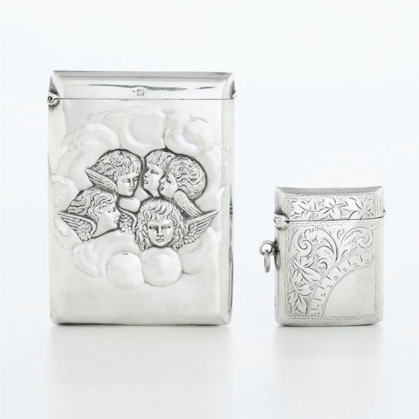 Due portafiammiferi in argento sterling fuso e cesellato. Inghilterra XX secolo  - Asta Argenti | Cambi TIME - Associazione Nazionale - Case d'Asta italiane