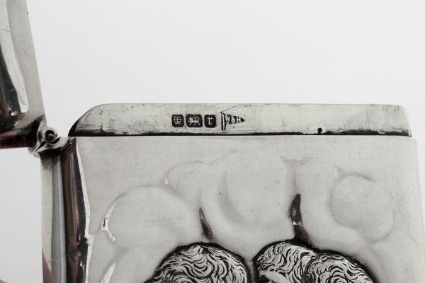Due portafiammiferi in argento sterling fuso e cesellato. Inghilterra XX secolo  - Asta Argenti | Cambi TIME - Associazione Nazionale - Case d'Asta italiane