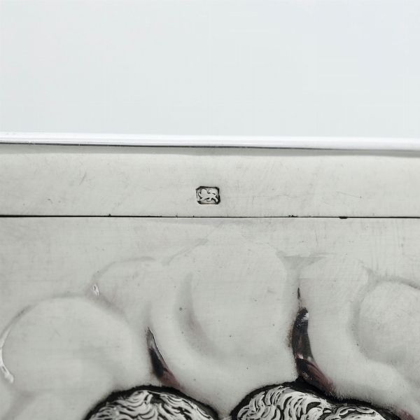 Due portafiammiferi in argento sterling fuso e cesellato. Inghilterra XX secolo  - Asta Argenti | Cambi TIME - Associazione Nazionale - Case d'Asta italiane