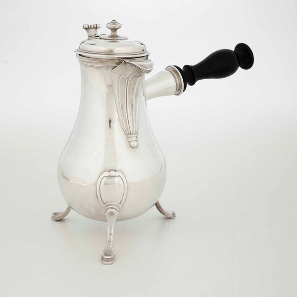 Cioccolatiera. Argento fuso, sbalzato, cesellato e manico in legno tornito. Parigi fine del XVIII secolo, maestro Argentiere Ren Pierre Ferrier  - Asta Argenti | Cambi TIME - Associazione Nazionale - Case d'Asta italiane