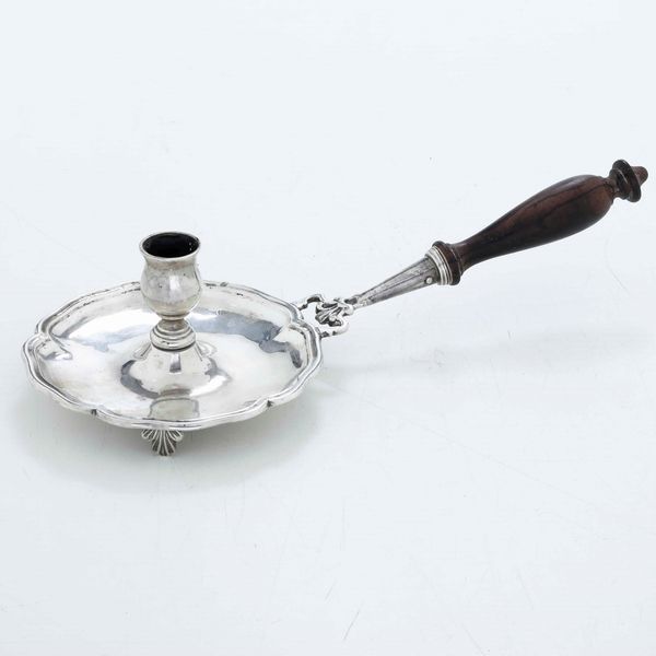 Bugia in argento fuso, sbalzato e cesellato. Francia XVIII secolo  - Asta Argenti | Cambi TIME - Associazione Nazionale - Case d'Asta italiane