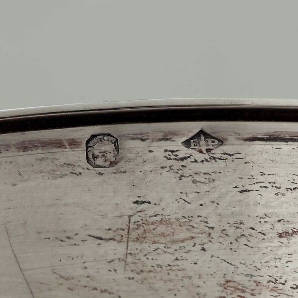 Due piatti e una salsiera. Argento fuso, sagomato e cesellato. Argentiere Puiforcat Parigi, XX secolo  - Asta Argenti | Cambi TIME - Associazione Nazionale - Case d'Asta italiane