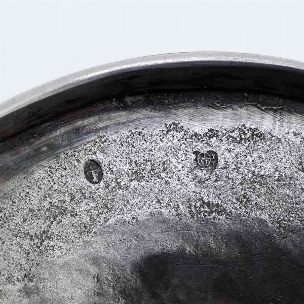 Coppia di candelieri in argento fuso, sbalzato e cesellato. Vianna primo quarto del XIX secolo  - Asta Argenti | Cambi TIME - Associazione Nazionale - Case d'Asta italiane