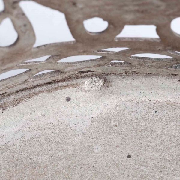 Cestino. Argento fuso, traforato e cesellato. Europa centrale primo quarto del XX secolo. Marchio di importazione austro ungarico in uso dal 1891 al 1921  - Asta Argenti | Cambi TIME - Associazione Nazionale - Case d'Asta italiane