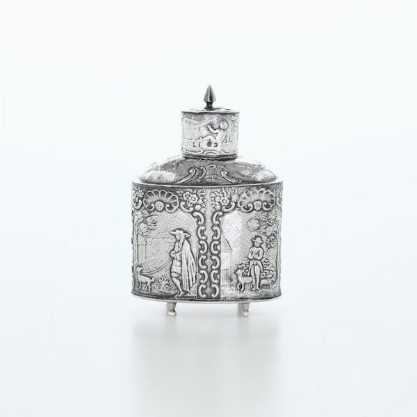 Fiaschetta in argento fuso, sbalzato e cesellato. Manifattura europea del XX secolo  - Asta Argenti | Cambi TIME - Associazione Nazionale - Case d'Asta italiane