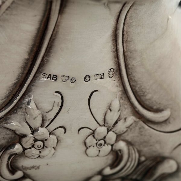 Coppia di candelieri. Argento fuso e sagomato. Svezia met del XX secolo  - Asta Argenti | Cambi TIME - Associazione Nazionale - Case d'Asta italiane