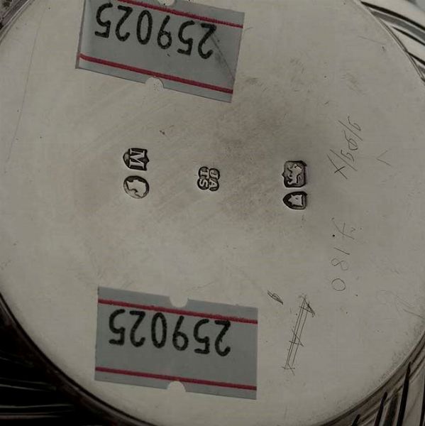 Ciotola. Argento fuso, sbalzato e cesellato. Mosca 1887, argentiere KA-TS (non identificato)  - Asta Argenti | Cambi TIME - Associazione Nazionale - Case d'Asta italiane