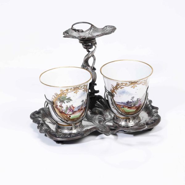 Trembleuse in argento con coppia di tazze in porcellana di Meissen. Bolli di fantasia ad imitazione dell'argenteria settecentesca. Manofattura europea (Hanau?) XIX-XX secolo  - Asta Argenti | Cambi TIME - Associazione Nazionale - Case d'Asta italiane