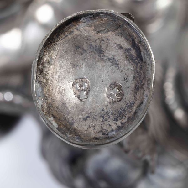 Trembleuse in argento con coppia di tazze in porcellana di Meissen. Bolli di fantasia ad imitazione dell'argenteria settecentesca. Manofattura europea (Hanau?) XIX-XX secolo  - Asta Argenti | Cambi TIME - Associazione Nazionale - Case d'Asta italiane