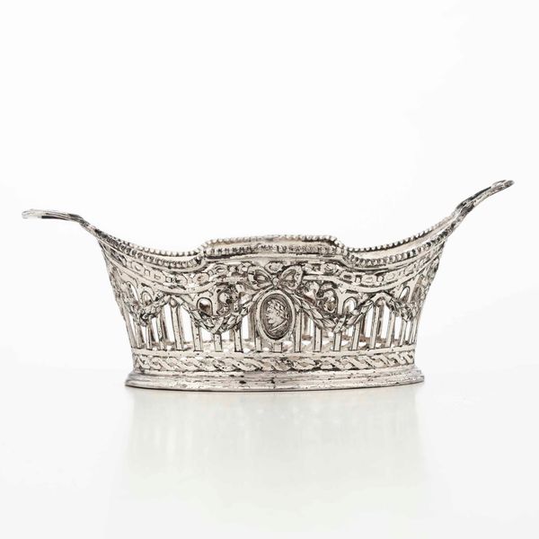 Cestino in argento fuso, traforato e cesellato. Germania  stile XVIII secolo, inizio XX secolo  - Asta Argenti | Cambi TIME - Associazione Nazionale - Case d'Asta italiane