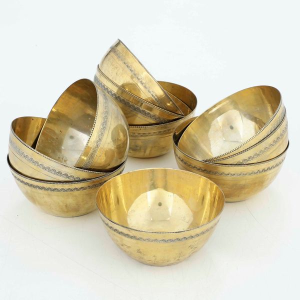 Dieci coppette lavadita. Argento fuso e dorato. Turchia XX secolo  - Asta Argenti | Cambi TIME - Associazione Nazionale - Case d'Asta italiane