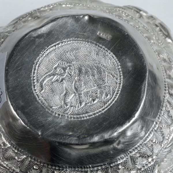 Gruppo di tre boules in argento fuso e sbalzato. Argenteria del XX secolo (apparentemente privi di punzonatura)  - Asta Argenti | Cambi TIME - Associazione Nazionale - Case d'Asta italiane