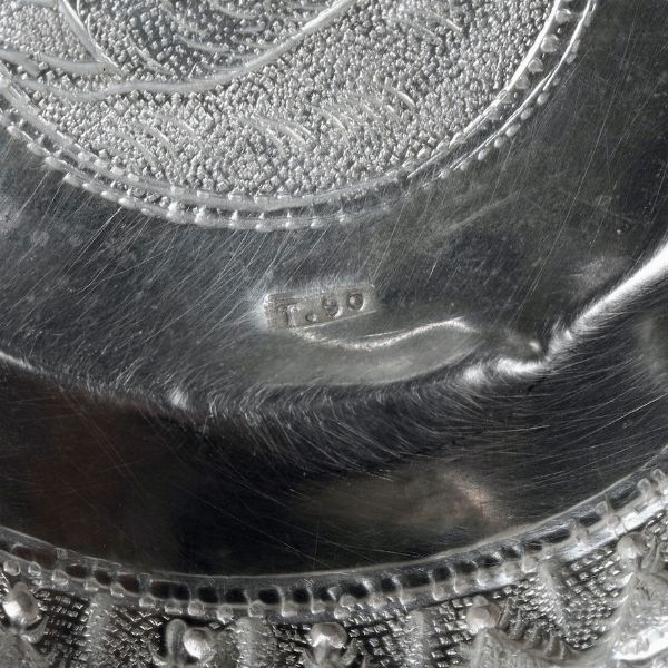 Gruppo di tre boules in argento fuso e sbalzato. Argenteria del XX secolo (apparentemente privi di punzonatura)  - Asta Argenti | Cambi TIME - Associazione Nazionale - Case d'Asta italiane