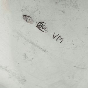 Servizio da t e caff. Argento fuso, sbalzato e legno sagomato. Argenteria artistica milanese del XX secolo. Marchio con fascio littorio in uso dal 1935 al 1945, argentiere Vittorio Muggia  - Asta Argenti | Cambi TIME - Associazione Nazionale - Case d'Asta italiane