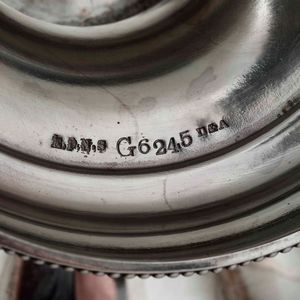 Formaggiera in argento fuso, sbalzato e cesellato. Argenteria toscana del XX secolo, argentiere Pampaloni, Firenze  - Asta Argenti | Cambi TIME - Associazione Nazionale - Case d'Asta italiane