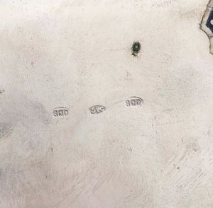 Porta grissini in argento, Alessandria e set leva briciole composto da paletta e spazzola in argento. Argentiere Castaudi & Gautero, Vercelli  - Asta Argenti | Cambi TIME - Associazione Nazionale - Case d'Asta italiane