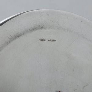 Lotto in argento composto da un coppetta, un tastevin e una scatoletta. Argenteria italiana del XX secolo. Argentieri differenti  - Asta Argenti | Cambi TIME - Associazione Nazionale - Case d'Asta italiane