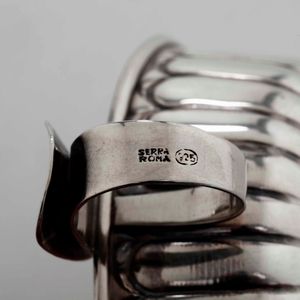 Due ciotole  Argenteria artistica italiana per Serra Roma  Argento 925 con incastonate monete del Cile e dell'Honduras  - Asta Argenti | Cambi TIME - Associazione Nazionale - Case d'Asta italiane