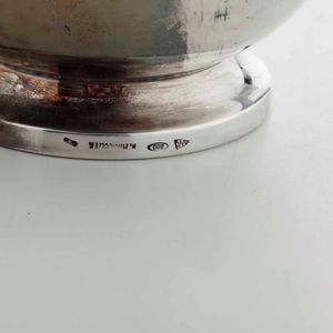 Ciotola. Argento fuso e sagomato. Argenteria milanese del XX secolo, argentiere Miracoli  - Asta Argenti | Cambi TIME - Associazione Nazionale - Case d'Asta italiane