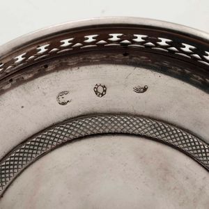 Lotto di sei sottobicchieri in argento fuso e traforato. Argenteria italiana del XX secolo (Lombardia?)  - Asta Argenti | Cambi TIME - Associazione Nazionale - Case d'Asta italiane