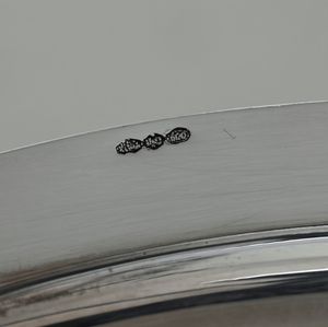 Legumiera e salsiera in argento. Legumiera argenteria milanese del XX secolo. Argentiere Ilario Pradella per Zendrini, Torino; salsiera con bolli consunti  - Asta Argenti | Cambi TIME - Associazione Nazionale - Case d'Asta italiane