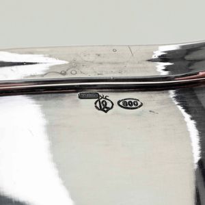 Due bacinelle. Argento fuso e sagomato. Argenteria veneta del XX secolo  - Asta Argenti | Cambi TIME - Associazione Nazionale - Case d'Asta italiane