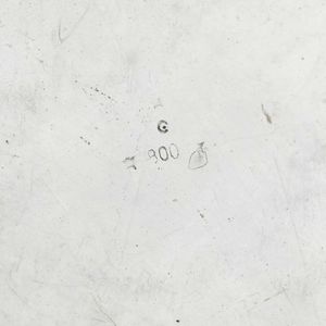 Lotto di tre vassoi, un'alzata e dodici sottobicchieri in argento. Varie manifatture italiane del XX secolo  - Asta Argenti | Cambi TIME - Associazione Nazionale - Case d'Asta italiane