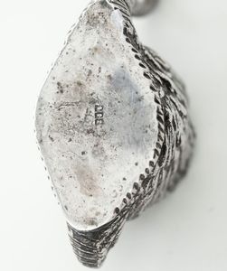 Coppia di salierine a foggia di cigni in argento fuso e cesellato. Argenteria artistica italiana del XX secolo  - Asta Argenti | Cambi TIME - Associazione Nazionale - Case d'Asta italiane