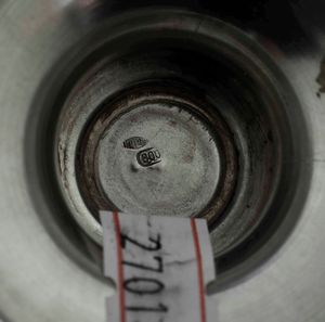 Insieme di piatto, alzata, zuccheriera e candelabro in argento. Varie manifatture italiane del XX secolo  - Asta Argenti | Cambi TIME - Associazione Nazionale - Case d'Asta italiane