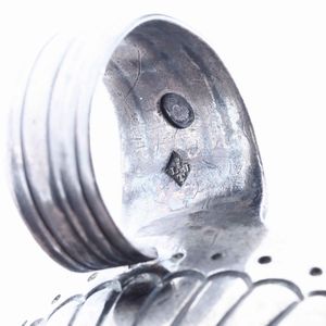 Quattro tastevin. Argento fuso e sbalzato. Manifatture diverse, XIX-XX secolo  - Asta Argenti | Cambi TIME - Associazione Nazionale - Case d'Asta italiane