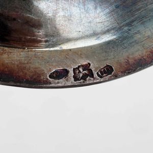 Un piattino in argento e sei in metallo argentato (Alpacca). Manifatture del XX secolo  - Asta Argenti | Cambi TIME - Associazione Nazionale - Case d'Asta italiane