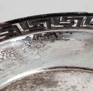 Un piattino in argento e sei in metallo argentato (Alpacca). Manifatture del XX secolo  - Asta Argenti | Cambi TIME - Associazione Nazionale - Case d'Asta italiane