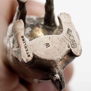 Lotto di saliere tra cui una saliera con conchiglia ed una con vetro blu in metallo e argento. Varie manifatture del XX secolo  - Asta Argenti | Cambi TIME - Associazione Nazionale - Case d'Asta italiane