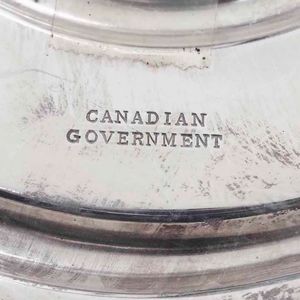 Coppia di candelieri a tre fiamme in metallo argentato  - Asta Argenti | Cambi TIME - Associazione Nazionale - Case d'Asta italiane