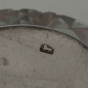 Calamaio. Argento e boccetta in vetro molato non pertinente. Marchi della citt� di Sheffield per l�anno 1859. Argentiere John Harrison & co.  - Asta Argenti | Cambi TIME - Associazione Nazionale - Case d'Asta italiane