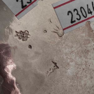 Cioccolatiera. Argento fuso, sbalzato, cesellato e manico in legno tornito. Parigi fine del XVIII secolo, maestro Argentiere Ren Pierre Ferrier  - Asta Argenti | Cambi TIME - Associazione Nazionale - Case d'Asta italiane