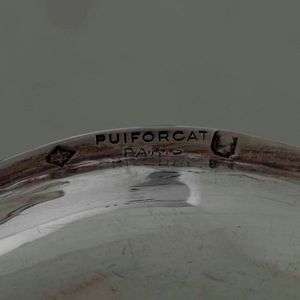 Due piatti e una salsiera. Argento fuso, sagomato e cesellato. Argentiere Puiforcat Parigi, XX secolo  - Asta Argenti | Cambi TIME - Associazione Nazionale - Case d'Asta italiane