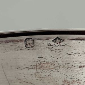 Due piatti e una salsiera. Argento fuso, sagomato e cesellato. Argentiere Puiforcat Parigi, XX secolo  - Asta Argenti | Cambi TIME - Associazione Nazionale - Case d'Asta italiane