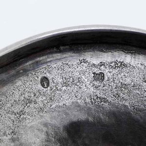 Coppia di candelieri in argento fuso, sbalzato e cesellato. Vianna primo quarto del XIX secolo  - Asta Argenti | Cambi TIME - Associazione Nazionale - Case d'Asta italiane