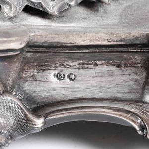 Calamaio in argento fuso, sbalzato e cesellato. Germania XX secolo  - Asta Argenti | Cambi TIME - Associazione Nazionale - Case d'Asta italiane