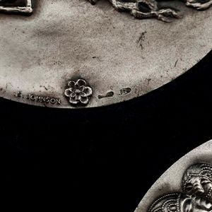 Astuccio contenente sette medaglie commemorative in argento.  - Asta Argenti | Cambi TIME - Associazione Nazionale - Case d'Asta italiane