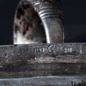 Porta ampolle. Argento fuso, sbalzato e cesellato. Sanpietroburgo XIX secolo  - Asta Argenti | Cambi TIME - Associazione Nazionale - Case d'Asta italiane