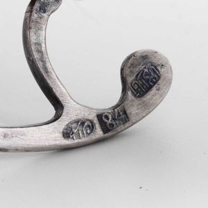 Cinque portabicchieri in argento fuso, sbalzato, traforato e cesellato a motivi floreali. Russia, province orientali XX secolo  - Asta Argenti | Cambi TIME - Associazione Nazionale - Case d'Asta italiane