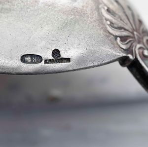 Set di nove posate in argento fuso e cesellato sei Italia XX secolo e tre Russia, XX secolo  - Asta Argenti | Cambi TIME - Associazione Nazionale - Case d'Asta italiane