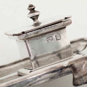 Calamaio. Argento fuso e sagomato. Manifattura del XX secolo (Hanau?). Marchi ad imitazione dell�argenteria inglese  - Asta Argenti | Cambi TIME - Associazione Nazionale - Case d'Asta italiane